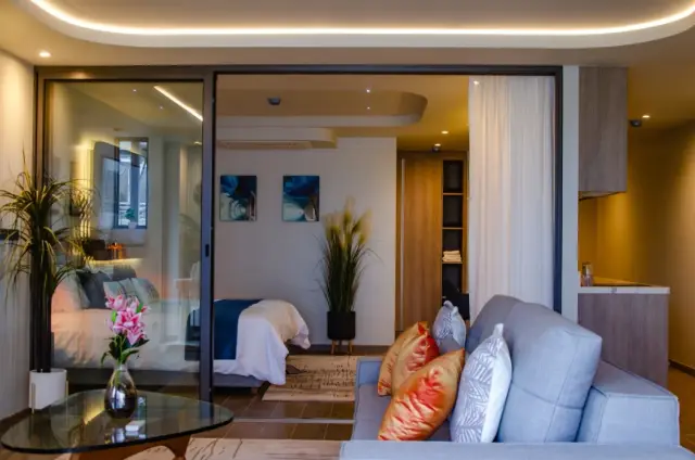 -Bedroom Apartments, with sea view, on Patong Beach beach — Patong